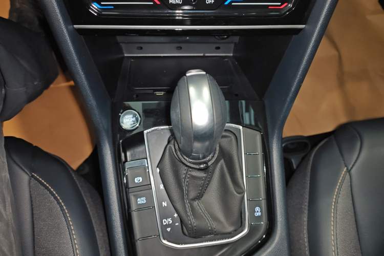 Used Volkswagen Tharu 2023 300TSI Two-Wheel-Drive Moonlight Edition Gear Lever