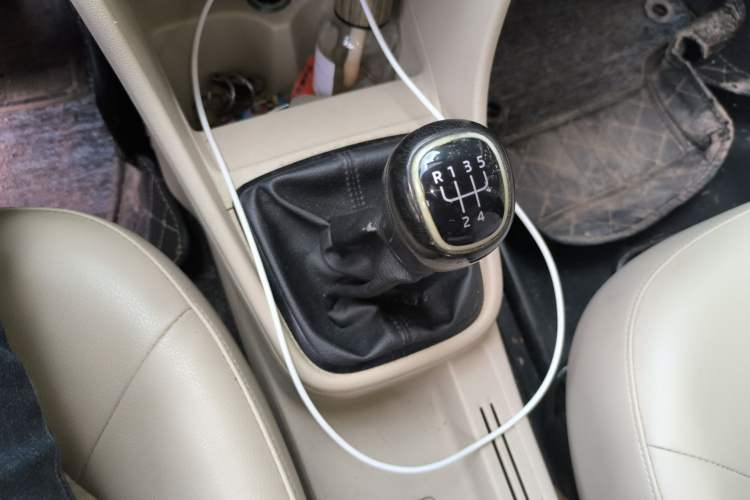 Used Skoda Rapid 2013 1.6L Manual Smart Selection Model Gear Lever