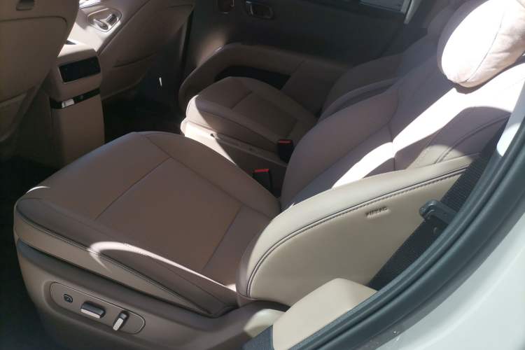 Used Li Auto Li Auto i8 2025 Model Standard Version
