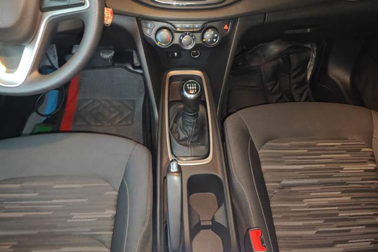 Used Chevrolet Monza 2019 320T Manual Xinxin Edition China VI Gear Lever