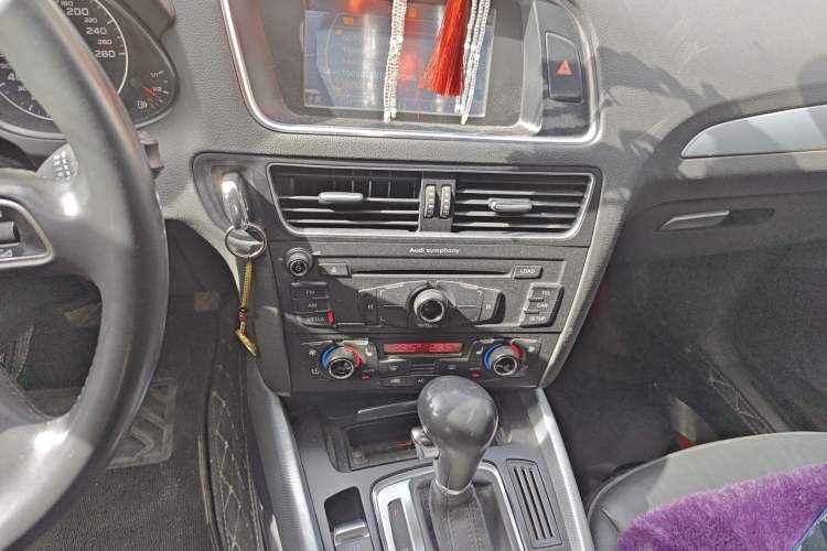 Used Audi Q5 2012 2.0TFSI Technology Model Audio And AC Panel