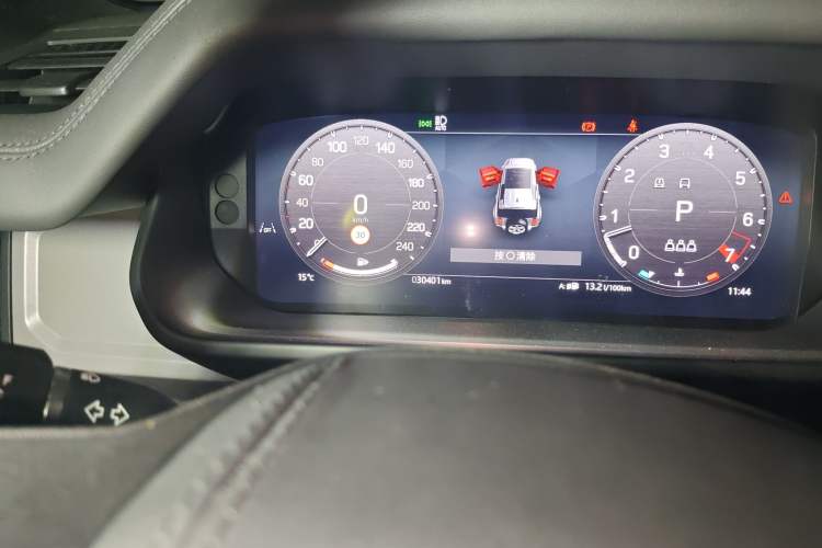 Used Land Rover Defender 2025 110 3.0T P400 – Dynamic HSE Odometer Close Up