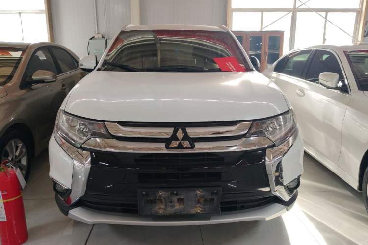Used Mitsubishi Outlander 2018 2.0L Two-Wheel Drive Glory Edition 5 Seats
