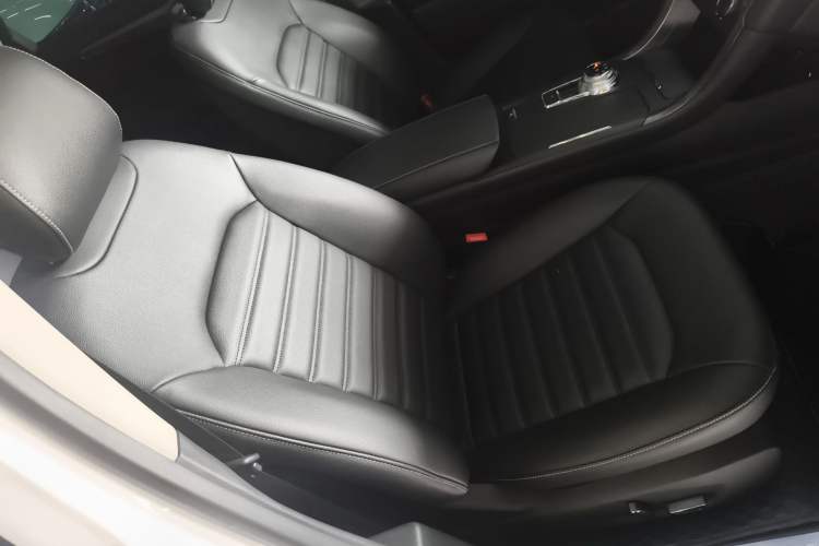 Used Ford Mondeo 2018 EcoBoost 180 Smart Control Fashion Model China VI Standard Right Front Seat