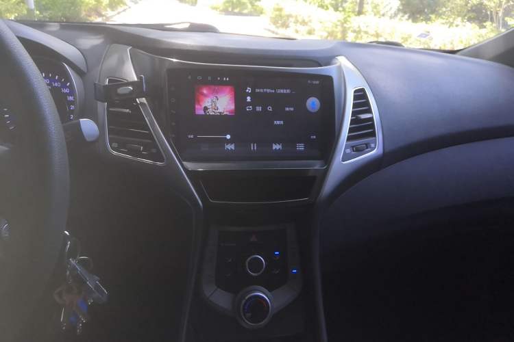 Used Hyundai Elantra (5th Generation / Langdong) 2016 1.6L Automatic Smart Version