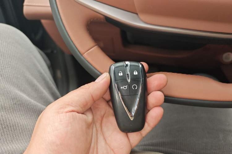 Used CHANGAN UNI-Z New Energy 2024 Blue Whale Smart Electric iDD 125km Beyond Edition Interior 1