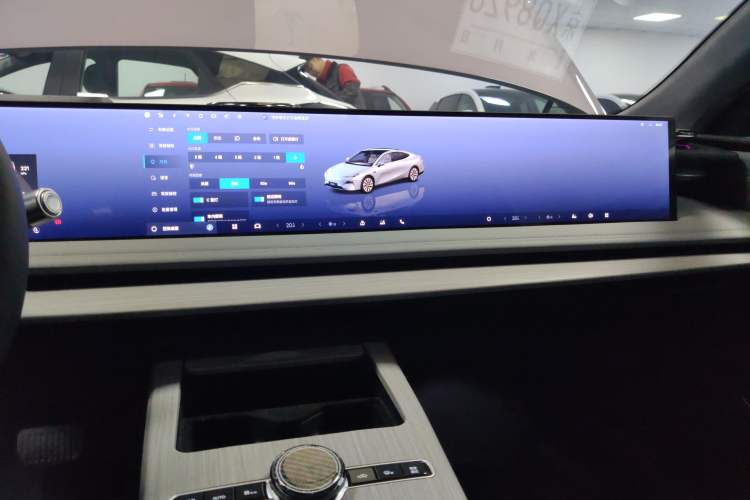 Used Geely Galaxy E8 2024 665 km Range Rear-Drive Starship Long-Range Version
