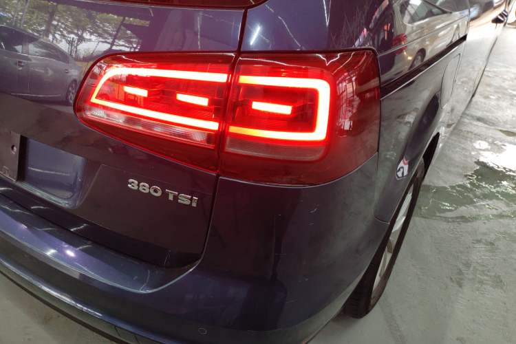 Used Volkswagen Sharan 2016 380TSI Clear Blue Limited Edition