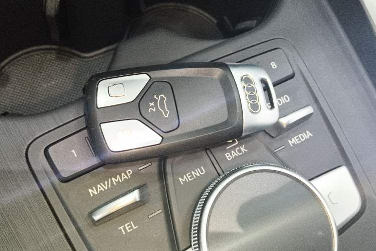 Used Audi A4L 2019 40 TFSI Fashion Edition China VI Emission Standard Interior 1