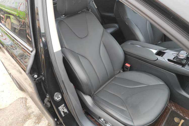 Used Hongqi E-QM5 2022 431 km Charge & Enjoy Edition
