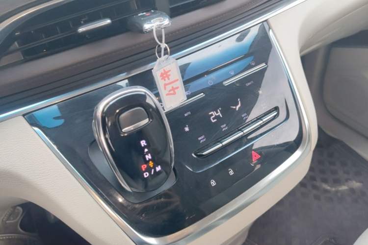 Used Buick GL8 2023 Land Executive Class Comfort Model