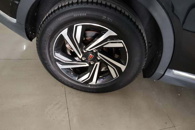 Used Hongqi HS5 2022 Revised Version 2.0T Smart Connect Flagship Edition Right Rear Wheel Hub