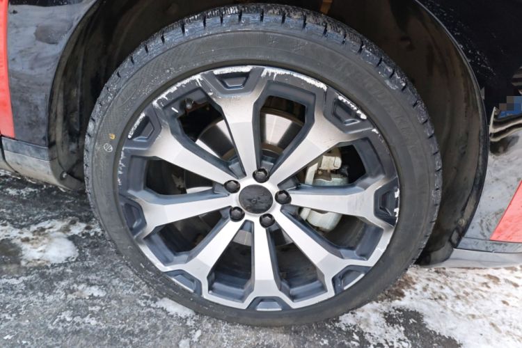 Used AION V 2024 Aion Tyrannosaurus 650 LiDAR Edition Right Front Wheel Hub