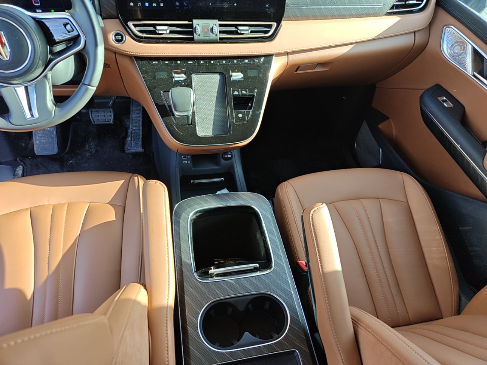 Hongqi HQ9 PHEV 2024 2.0T Four-Wheel Drive Business Edition — снимка 16
