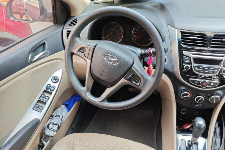 Used Hyundai Verna (older generation) 2014 1.6L Automatic Leading-Edge GLX
