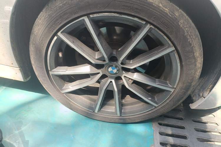 Used BMW 3 Series 2021 Second Facelift 320Li M Sport Package Right Front Wheel Hub