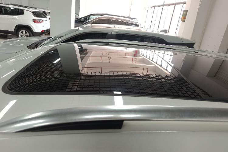 Used Volkswagen Tiguan L 2020 330TSI Automatic Two-Wheel Drive Smart Luxury Edition China VI Standard Roof