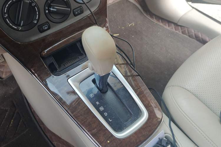 Used Nissan Sylphy 2012 1.6 XL CVT Luxury Edition Gear Lever