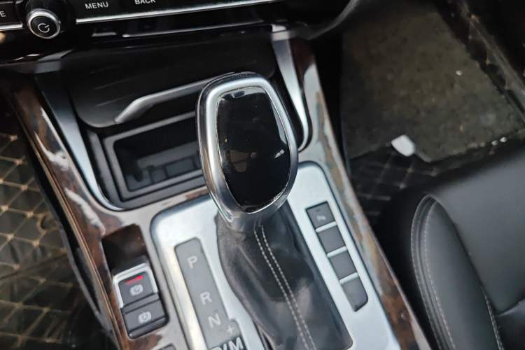 Used Hanteng X7 2016 2.0T DCT Luxury Edition Gear Lever