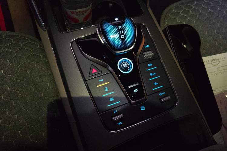 Used BYD Tang New Energy 2024 DM-i Glory Edition 112KM Prestige Model Gear Lever