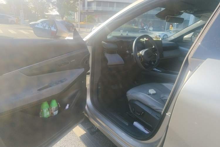 Used Lynk & Co 08 EM-P 2023 245km Ultra-Long Range Halo