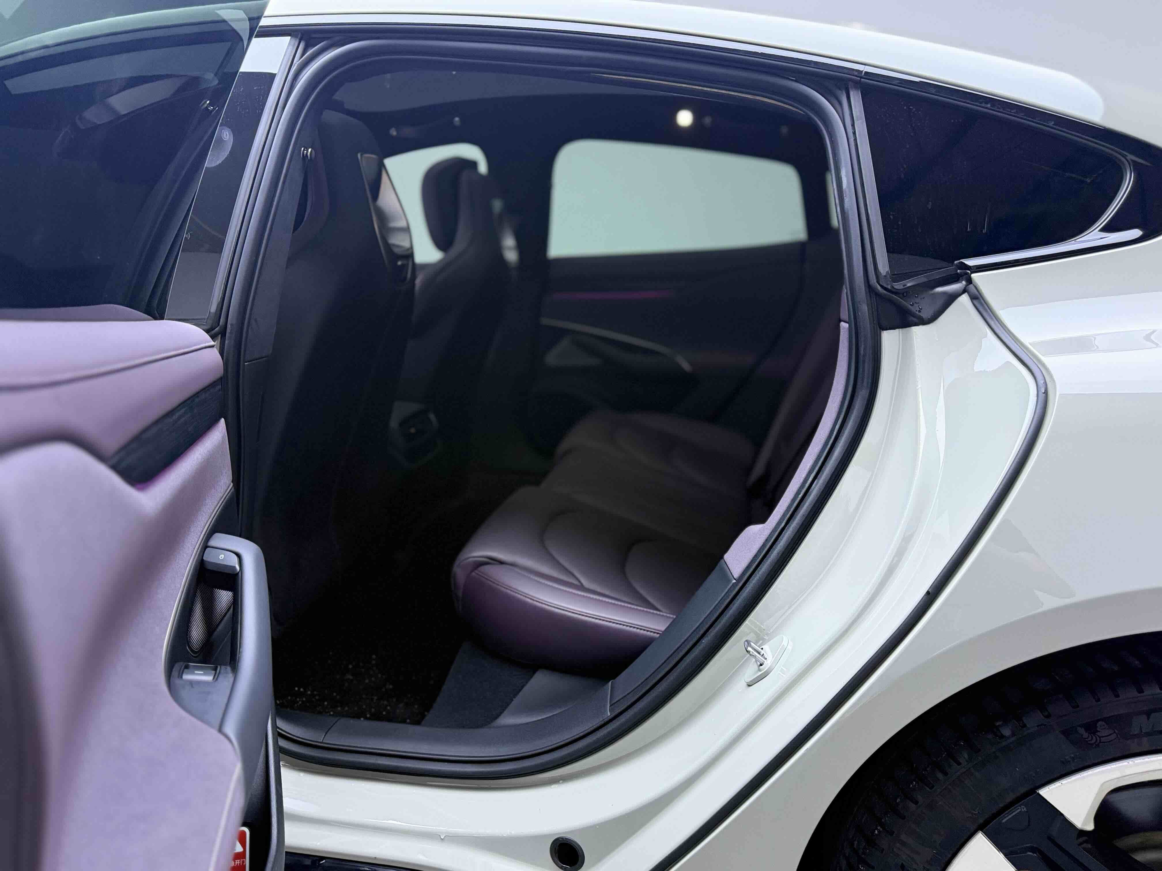 Xiaomi Auto SU7 2024 Four-Wheel Drive Ultra-Long Range Advanced Intelligent Driving Max Edition — снимка 20
