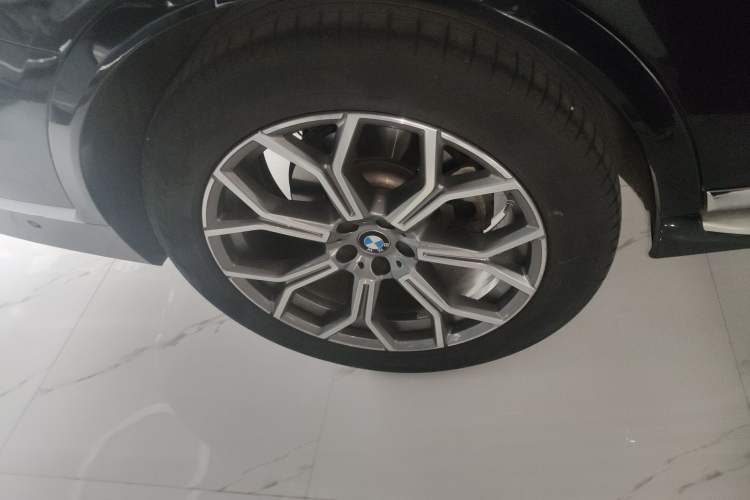 Used BMW X7 2023 xDrive40i Luxury Package with Leading Features