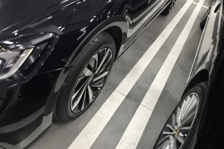 Used Volkswagen Passat 2022 330TSI Starry Elite Edition Left Front Wheel Hub