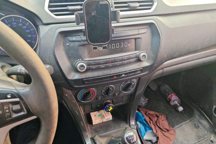 Used Great Wall Wingle 5 2017 2.0T European-spec Diesel Two-Wheel-Drive Entry-Level Big Double-Cab GW4D20D Audio And AC Panel