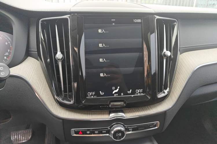 Used Volvo XC60 2020 T5 4x4 Smart Luxury Edition Audio And AC Panel