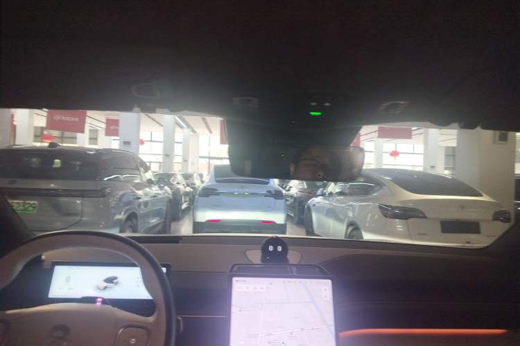 Used Nio ES6 2024 75 kWh Headliner