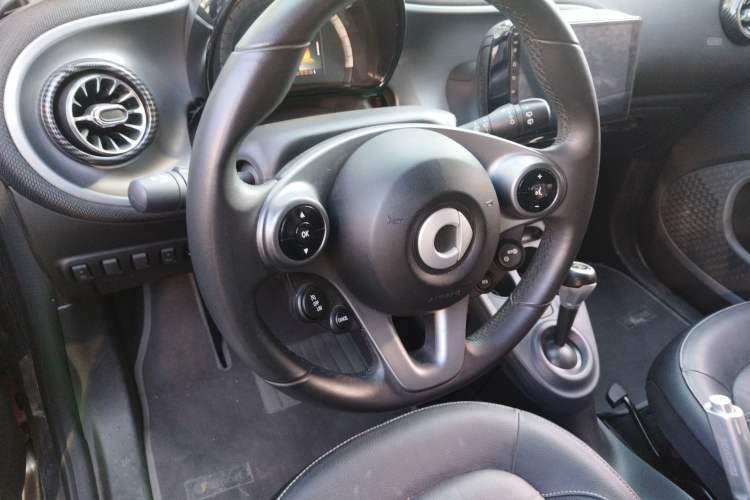 Used smart fortwo 2016 0.9T 66kW Hardtop Pioneer Edition Steering Wheel