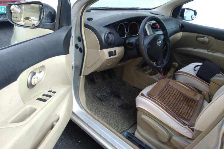 Used Nissan Livina 2013 1.6XE Manual Comfort Edition
