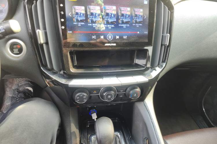 Used JMC Yusheng S350 2016 2.4T Automatic 4x4 Diesel Luxury 5-Seater Audio And AC Panel