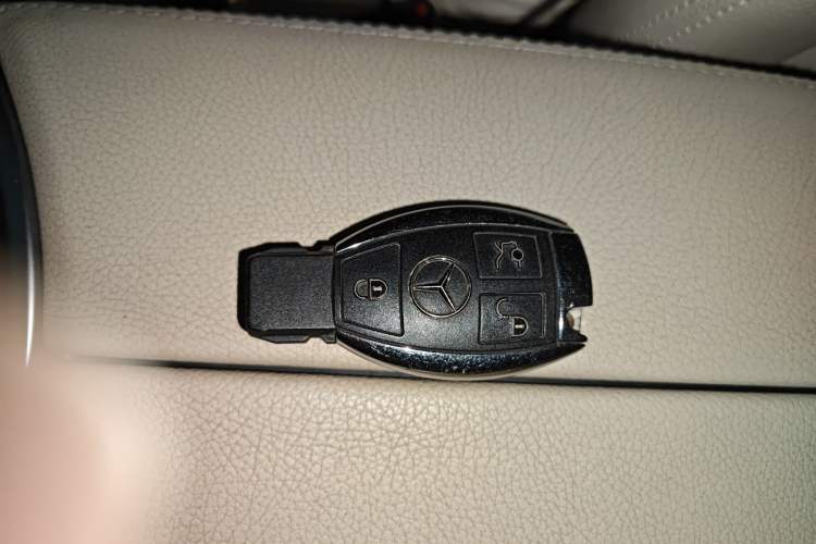 Used Mercedes-Benz GLC 2016 GLC 260 4MATIC Luxury Model Vehicle Key