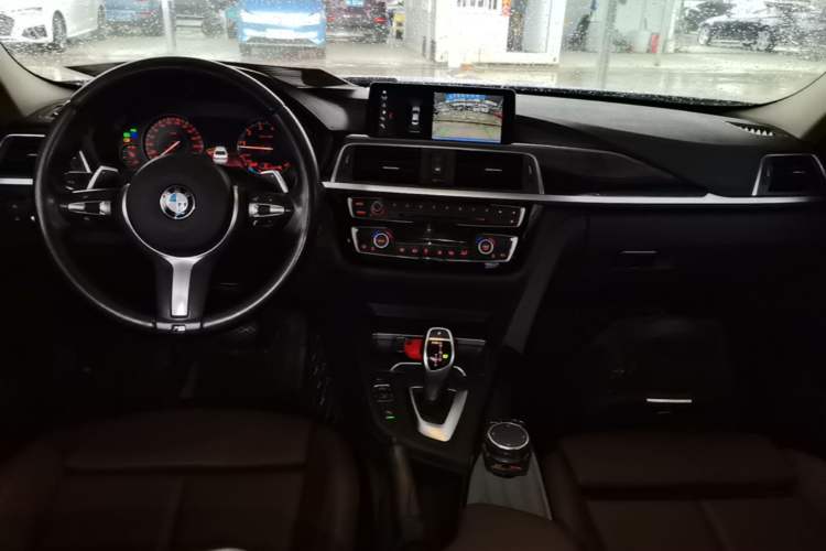 Used BMW 3 Series 2018 320Li Leading Model M Sport Package Center Console