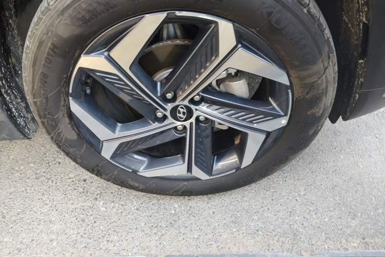 Used Hyundai Tucson 2023 Tucson L 1.5T Automatic Two-Wheel Drive DLX Luxury Edition Right Front Wheel Hub