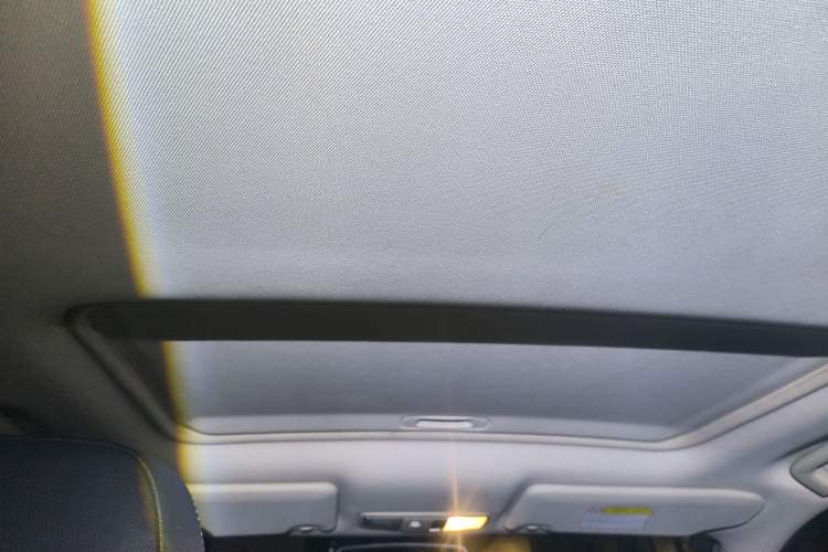 Used Mitsubishi Outlander 2017 2.0L Two-Wheel Drive Glory Edition 5 Seats Headliner