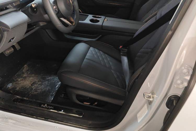 Used Baojun Enjoy 2025 Plug-in Hybrid 140km Standard Version
