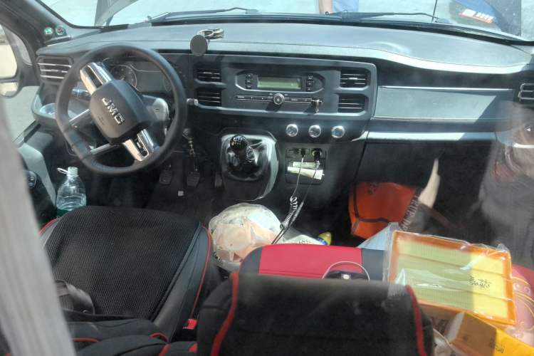 Used JMC Fushun 2022 2.0T Manual Multi-Function Passenger Vehicle Mid-Roof 6-7 Seater
