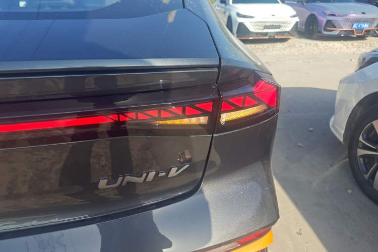 Used Changan UNI-V 2024 1.5T Prestige Sport Edition
