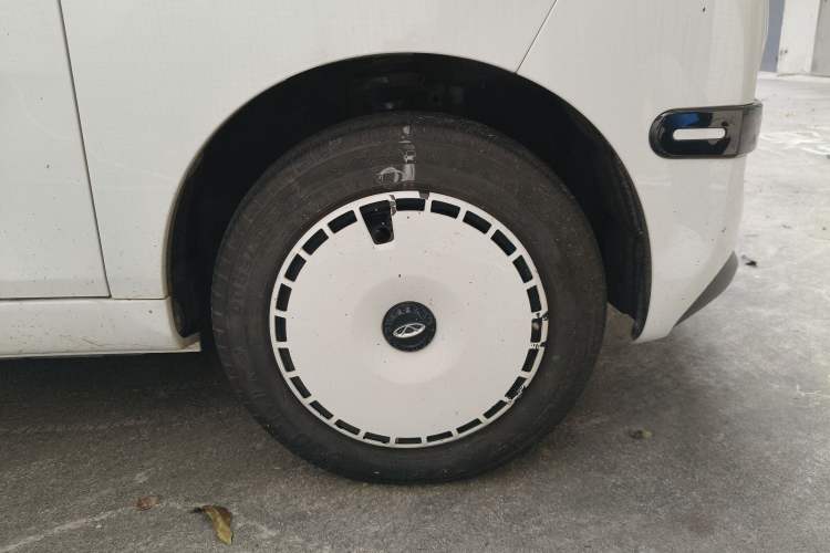 Used Chery QQ Ice Cream 2024 170km Sundae Right Front Wheel Hub