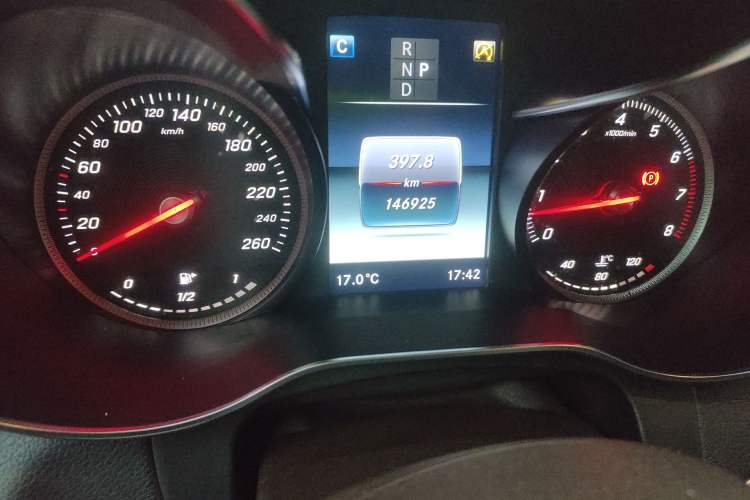 Used Mercedes-Benz GLC 2017 GLC 200 4MATIC Odometer Close Up