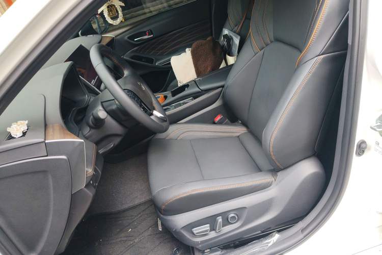 Used Toyota Avalon 2024 Dual-Motor 2.0L Luxury Edition
