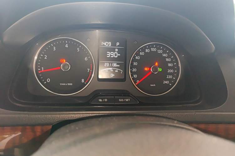 Used Volkswagen Lavida 2014 1.6L Automatic Sport Edition Instrument Cluster