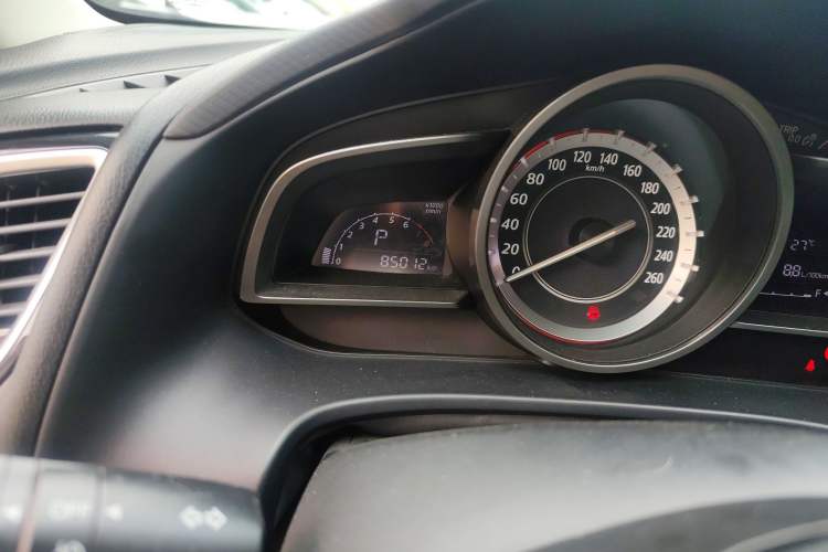 Used Mazda 3 Axela 2014 Hatchback 1.5L Automatic Luxury Model Odometer Close Up