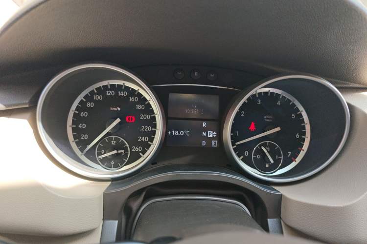 Used Mercedes-Benz R-Class 2014 R 320 4MATIC Luxury Model Instrument Cluster