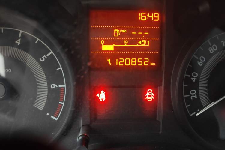 Used Peugeot 301 2014 1.6L Manual Comfort Edition
