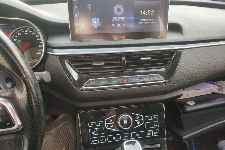 Used Hongqi H5 2019 30TD Smart Connect Dynamic Edition Audio And AC Panel