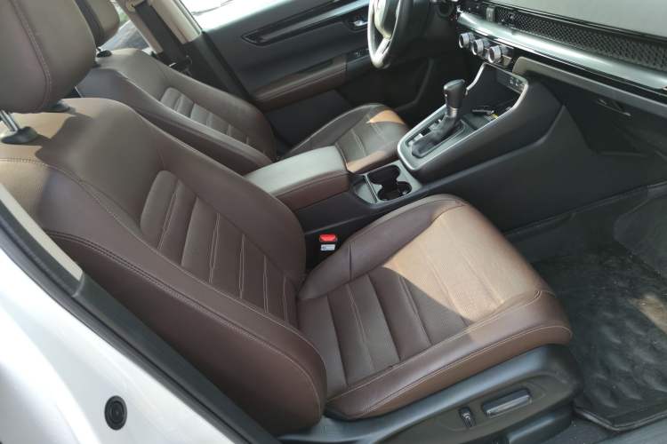 Used Honda CR-V 2023 240TURBO Two-Wheel Drive Deluxe Edition 7 Seats Right Front Seat